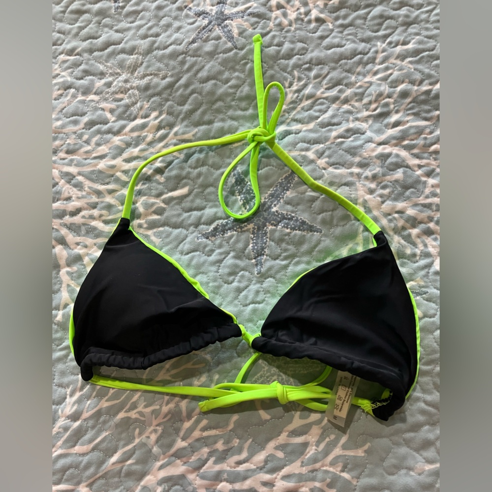 Fashion Nova woman size medium bikini swim top